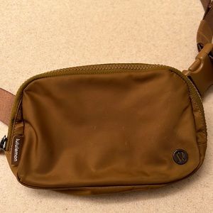 Lululemon Everywhere Belt Bag 1L - Burnt Caramel